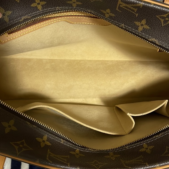LOUIS VUITTON Cite Shoulder Bag - Picture 10 of 16